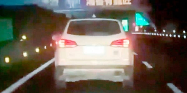 Китаец 5 часов не мог остановиться и ездил на скорости 100 км/ч: у его Haval заклинило круиз-контроль Китаец 5 часов не мог остановиться и ездил на скорости 100 км/ч: у его Haval заклинило круиз-контроль