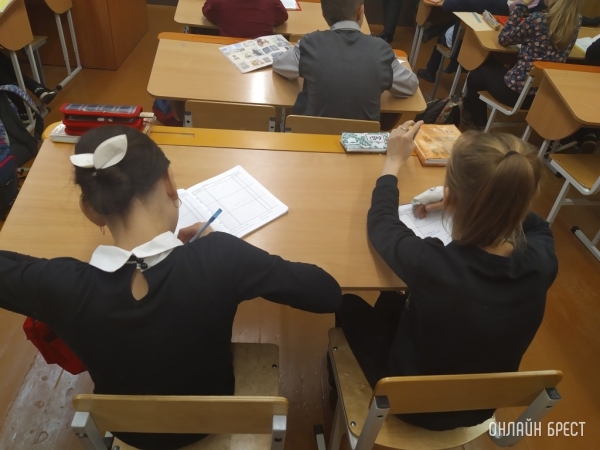 Шевроны и пошив в ателье: регионы готовятся к введению единой школьной формы Шевроны и пошив в ателье: регионы готовятся к введению единой школьной формы