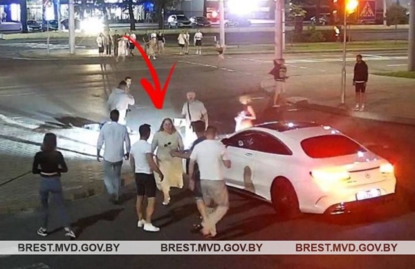 Помните происшествие в центре Бреста с участием Mercedes? Милиция ищет двух человек