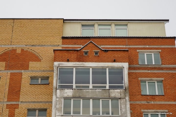 «Хотели снести, но все еще стоит». Как поживает коттедж на крыше минской многоэтажки «Хотели снести, но все еще стоит». Как поживает коттедж на крыше минской многоэтажки