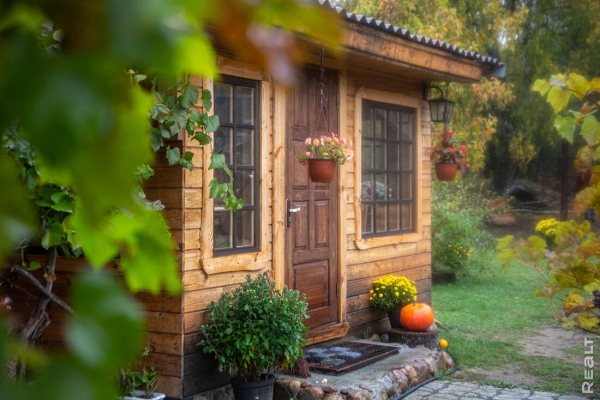 Девушка уехала из столицы в деревню в Березовском районе и нашла себе там дело — ремонтирует дом прадеда. И вот что у нее получилось Девушка уехала из столицы в деревню в Березовском районе и нашла себе там дело — ремонтирует дом прадеда. И вот что у нее получилось