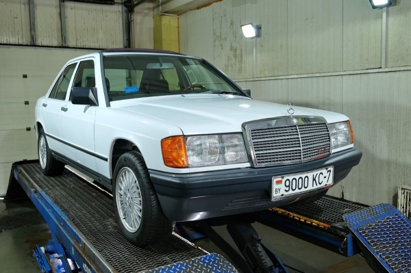 По прозвищу Baby-Benz. Показываем идеально сохранившийся Mercedes W201