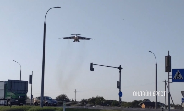 Сегодня над Брестом будет слышен гул самолета. Поводов для какого-либо беспокойства нет Сегодня над Брестом будет слышен гул самолета. Поводов для какого-либо беспокойства нет