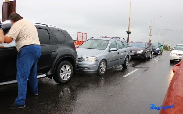 Восемь автомобилей столкнулись в Барановичах на путепроводе Восемь автомобилей столкнулись в Барановичах на путепроводе