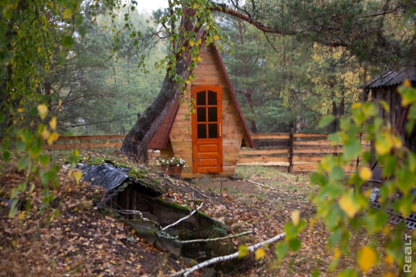 Девушка уехала из столицы в деревню в Березовском районе и нашла себе там дело — ремонтирует дом прадеда. И вот что у нее получилось Девушка уехала из столицы в деревню в Березовском районе и нашла себе там дело — ремонтирует дом прадеда. И вот что у нее получилось