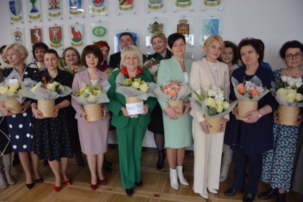 В горисполкоме чествовали женщин с наступающим 8 марта В горисполкоме чествовали женщин с наступающим 8 марта