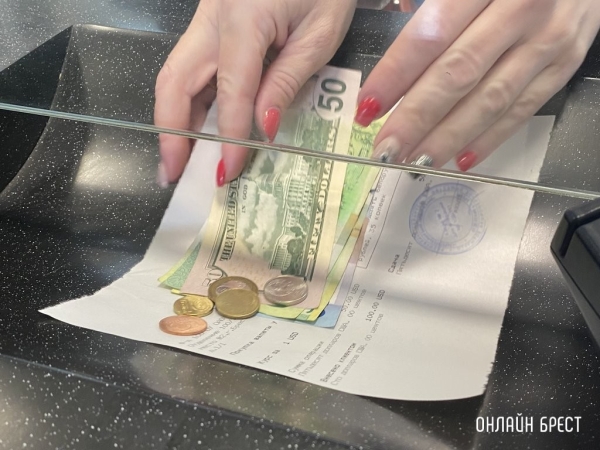 Доллар падает седьмые торги подряд Доллар падает седьмые торги подряд