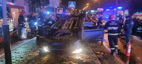 Столкновение авто в новогоднюю ночь в Гомеле: пассажирку деблокировали сотрудники МЧС