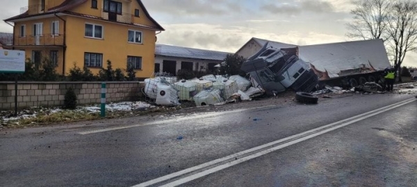 На польской дороге столкнулись два грузовика. За рулем одного из них был белорус, он погиб На польской дороге столкнулись два грузовика. За рулем одного из них был белорус, он погиб