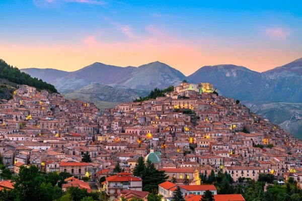 Белорусы могут переехать в Италию – за это им заплатят €30 тысяч Белорусы могут переехать в Италию – за это им заплатят €30 тысяч