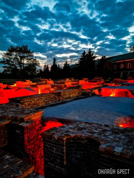 Праздничную иллюминацию включат в Бресте с 30 апреля по 10 мая Праздничную иллюминацию включат в Бресте с 30 апреля по 10 мая