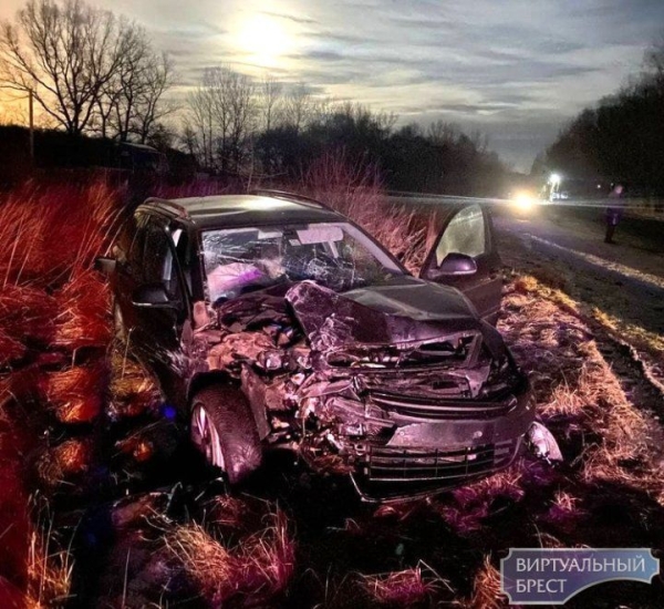 В Бресте на Красном дворе произошло серьёзное ДТП
             
                В Бресте на Красном дворе произошло серьёзное ДТП