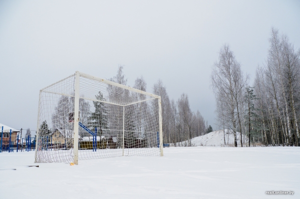 «Смотрели как на чудака, а потом присоединились». Жители Колодищей сами сделали лыжную горку и каток «Смотрели как на чудака, а потом присоединились». Жители Колодищей сами сделали лыжную горку и каток