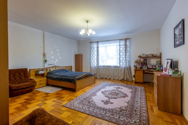 800 «квадратов» на одну семью. Побывали в домах, которые в 90-е строили на широкую ногу 800 «квадратов» на одну семью. Побывали в домах, которые в 90-е строили на широкую ногу