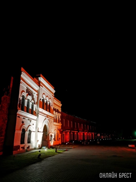 Праздничную иллюминацию включат в Бресте с 30 апреля по 10 мая Праздничную иллюминацию включат в Бресте с 30 апреля по 10 мая