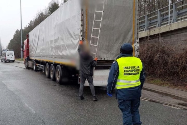 В Польше оштрафовали белоруса. «Транспортники» в потоке увидели, что с грузом что-то не так