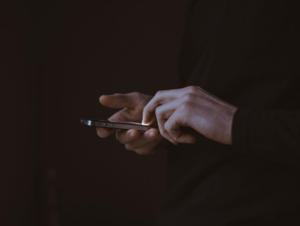 Мужчина выдавал себя за девушку и разводил на деньги за секс Мужчина выдавал себя за девушку и разводил на деньги за секс