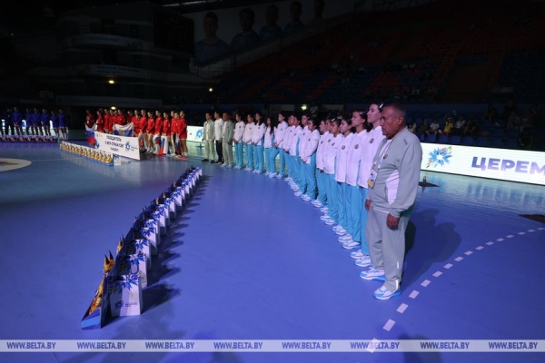 Горячая поддержка трибун, атмосфера дружбы и уважения на Играх. В Бресте наградили девушек-гандболисток Горячая поддержка трибун, атмосфера дружбы и уважения на Играх. В Бресте наградили девушек-гандболисток