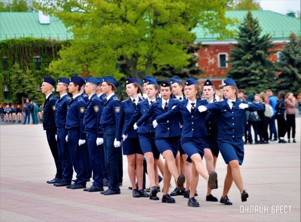 
                Читатель: Городской смотр строя и песни в Брестской крепости - https://onlinebrest.by/publikacii/chitatel-gorodskoy-smotr-stroya-i-pesni-v-brestskoy-kreposti.html
            