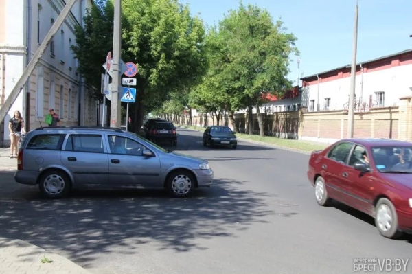 Поможет ли зеркало на «слепом» перекрестке? Поможет ли зеркало на «слепом» перекрестке?