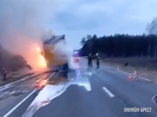 Читатель: Вчера в Брестской области в Ивацевичском районе произошло происшествие на дороге
Читатель: Вчера в Брестской области в Ивацевичском районе произошло происшествие на дороге