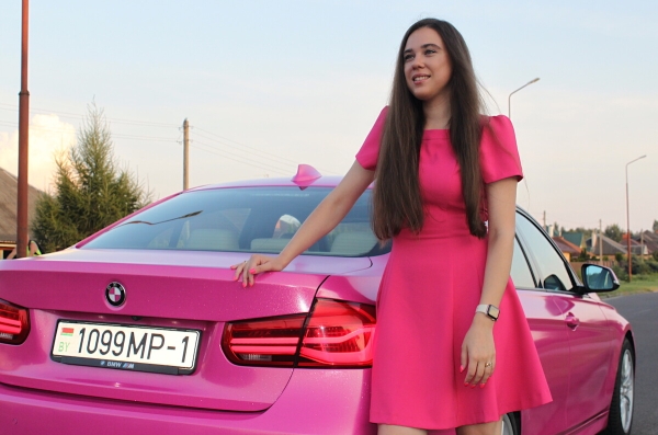 «Желающих купить эту машину предостаточно!» Девушка на розовом BMW F30 рассекает по улицам Бреста. Кто она такая? «Желающих купить эту машину предостаточно!» Девушка на розовом BMW F30 рассекает по улицам Бреста. Кто она такая?