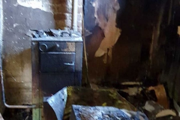 У семьи Татарицких из Кобрина сгорел дом, 5 человек остались в чем были. Людям нужна помощь У семьи Татарицких из Кобрина сгорел дом, 5 человек остались в чем были. Людям нужна помощь