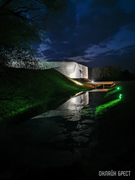 Праздничную иллюминацию включат в Бресте с 30 апреля по 10 мая Праздничную иллюминацию включат в Бресте с 30 апреля по 10 мая