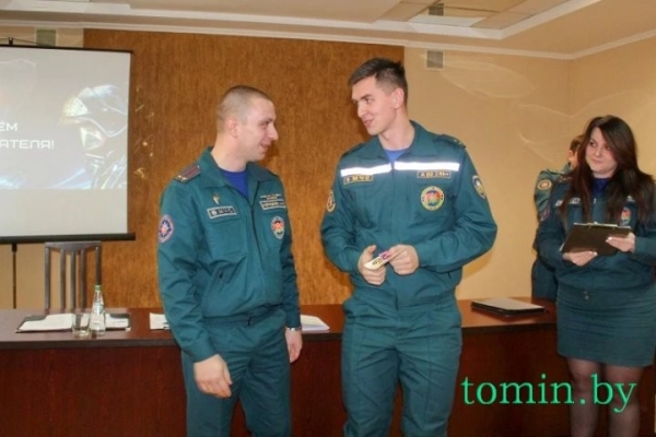 Тысячи боевых выездов, десятки спасенных жизней: профессиональный праздник отмечают работники МЧС Бреста Тысячи боевых выездов, десятки спасенных жизней: профессиональный праздник отмечают работники МЧС Бреста