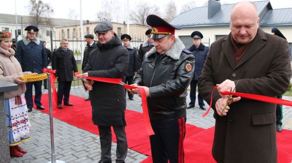 Сотрудники Пинского межрайонного отдела Госкомитета судебных экспертиз отметили новоселье Сотрудники Пинского межрайонного отдела Госкомитета судебных экспертиз отметили новоселье