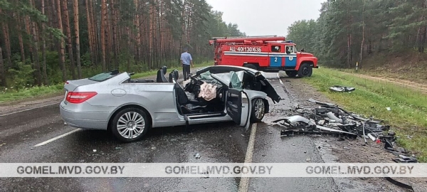 В Гомельской области в результате необдуманного маневра одного из водителей 1 человек погиб и 4 получили травмы В Гомельской области в результате необдуманного маневра одного из водителей 1 человек погиб и 4 получили травмы