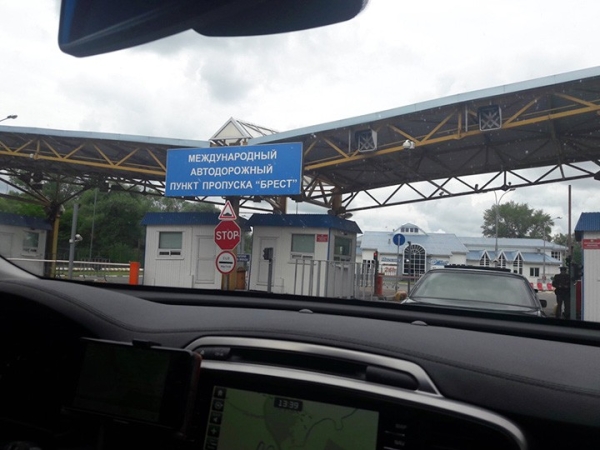 Уже более 70 часов? Рассказываем о ситуации с очередями на выезд из Беларуси на машине