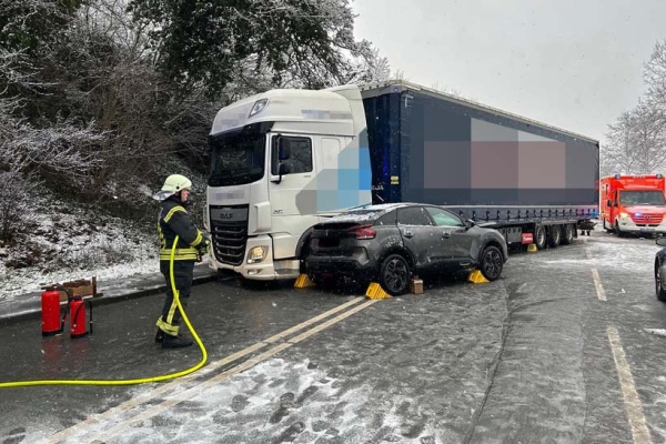 В Германии фуру белоруса занесло на «встречку» и столкнуло с Citroen В Германии фуру белоруса занесло на «встречку» и столкнуло с Citroen