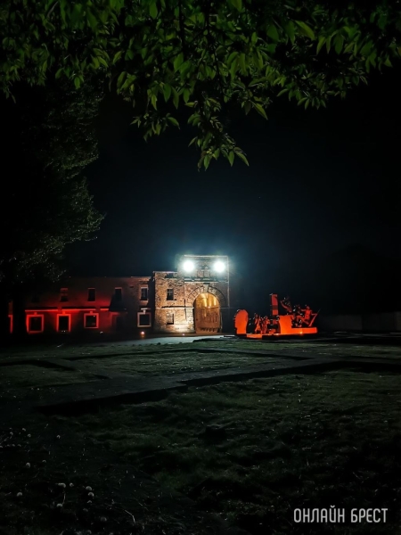 Праздничную иллюминацию включат в Бресте с 30 апреля по 10 мая Праздничную иллюминацию включат в Бресте с 30 апреля по 10 мая