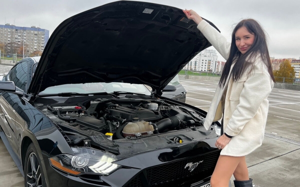 «Три года копила!» Блогер из Беларуси купила Ford Mustang, а теперь мечтает о машине в пять раз дороже «Три года копила!» Блогер из Беларуси купила Ford Mustang, а теперь мечтает о машине в пять раз дороже