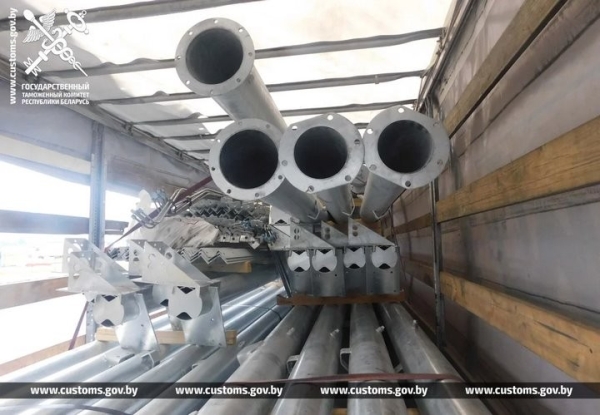 В Бресте таможенники выявили крупную партию товаров без документов В Бресте таможенники выявили крупную партию товаров без документов