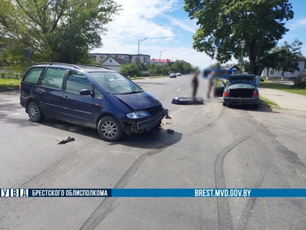 ДТП в Березе: столкнулись Audi и Volkswagen ДТП в Березе: столкнулись Audi и Volkswagen
