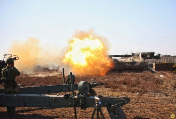 На полигоне около Бреста продолжаются учения с применением тяжелой артиллерии и авиации На полигоне около Бреста продолжаются учения с применением тяжелой артиллерии и авиации