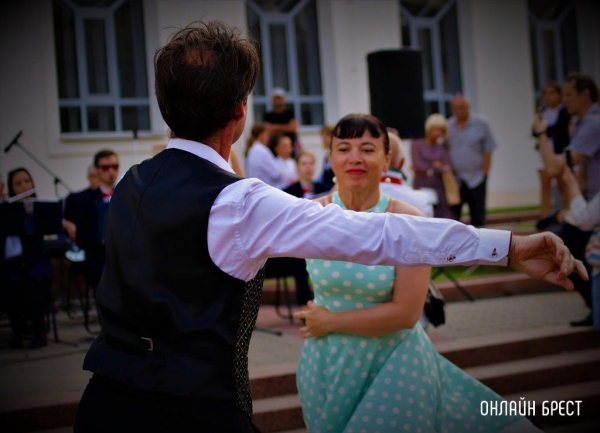 
                Читатель: Эмоции и настроение на «Балу на Советской»
            