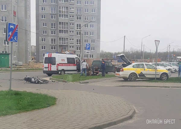 В Бресте произошло серьезное ДТП с участием такси и мотоцикла. Кто виноват? В Бресте произошло серьезное ДТП с участием такси и мотоцикла. Кто виноват?