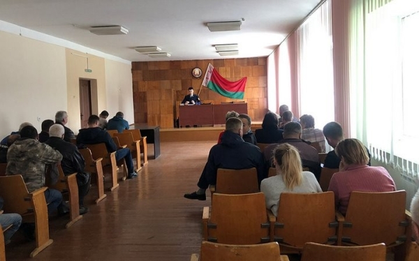 В Барановичах работники строительной организации воровали песок и гравий. Как их наказали? В Барановичах работники строительной организации воровали песок и гравий. Как их наказали?