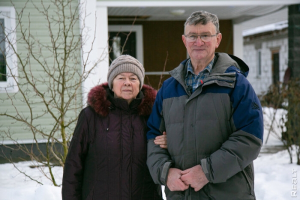 «Летом здесь гул — как на аэродроме». Семья переехала из столицы в старый дом в глухой деревне — и не жалеет «Летом здесь гул — как на аэродроме». Семья переехала из столицы в старый дом в глухой деревне — и не жалеет