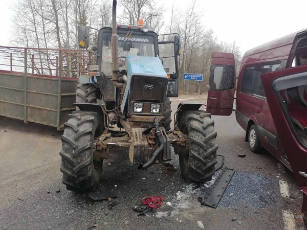 Маршрутка с пассажирами попала в аварию под Бобруйском Маршрутка с пассажирами попала в аварию под Бобруйском