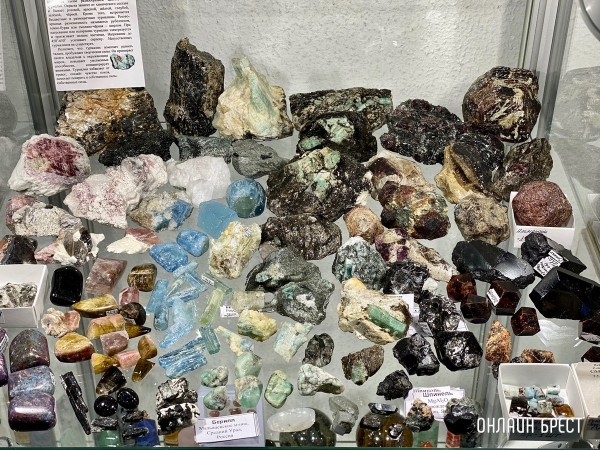 Экспозиция, которая вас удивит! Большой фоторепортаж с выставки «В мире самоцветов» в Бресте, посвященной эксклюзивным украшениям