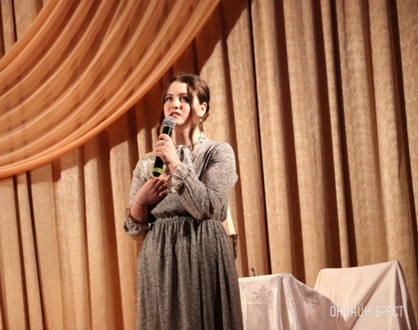 
                Читатель: Конкурс стихов и песен на иностранном языке «История любви» (Московский район г. Бреста)
            