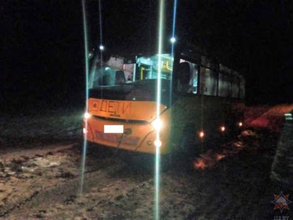 Столинские спасатели помогли водителю школьного автобуса и его пассажирам, которые оказались в «ловушке» Столинские спасатели помогли водителю школьного автобуса и его пассажирам, которые оказались в «ловушке»