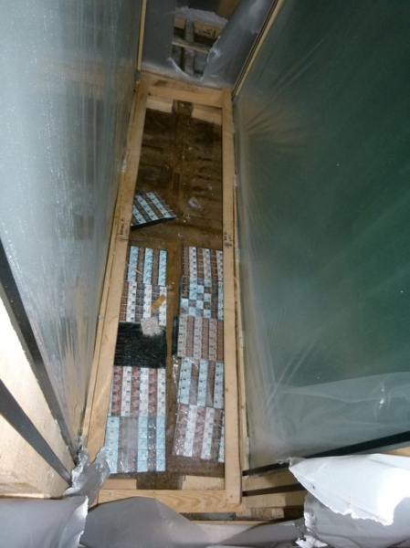 В Тересполе обнаружили крупные партии контрабандных сигарет В Тересполе обнаружили крупные партии контрабандных сигарет