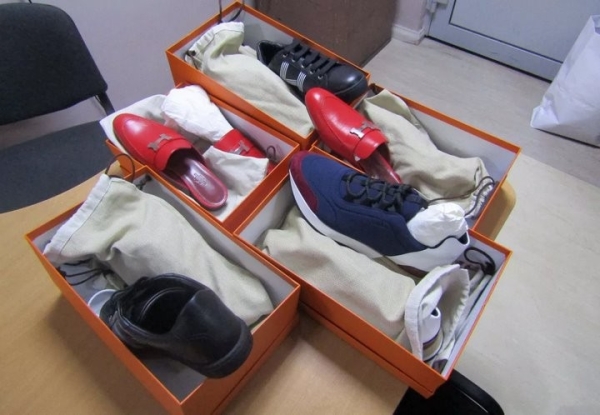 Случай на границе в Бресте: женщина планировала провезти брендовую одежду и парфюмерию на сумму более 70 тысяч белорусских рублей Случай на границе в Бресте: женщина планировала провезти брендовую одежду и парфюмерию на сумму более 70 тысяч белорусских рублей