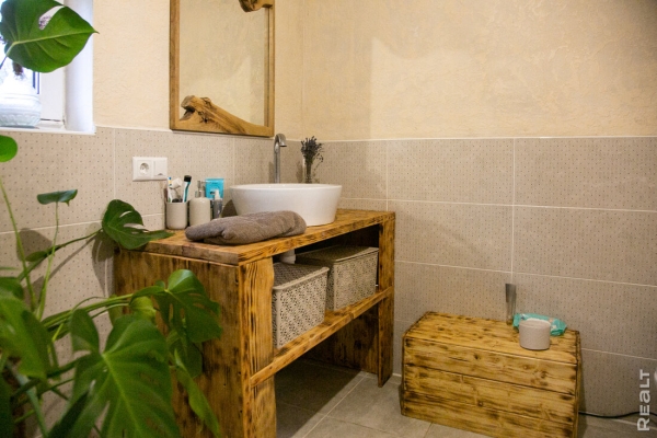 Девушка уехала из столицы в деревню в Березовском районе и нашла себе там дело — ремонтирует дом прадеда. И вот что у нее получилось Девушка уехала из столицы в деревню в Березовском районе и нашла себе там дело — ремонтирует дом прадеда. И вот что у нее получилось