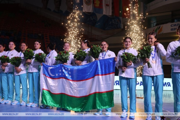 Горячая поддержка трибун, атмосфера дружбы и уважения на Играх. В Бресте наградили девушек-гандболисток Горячая поддержка трибун, атмосфера дружбы и уважения на Играх. В Бресте наградили девушек-гандболисток